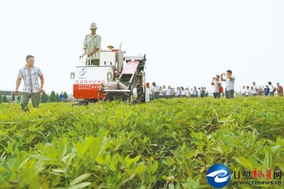 农机演示会助力“三秋”生产