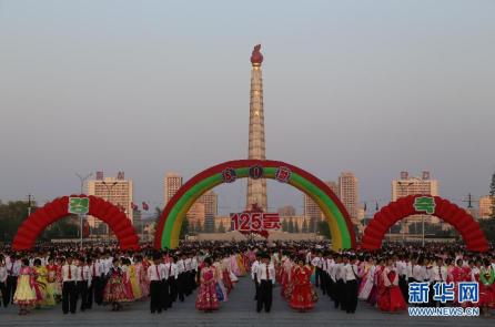 朝鲜举行互动舞会庆祝“五一”国际劳动节