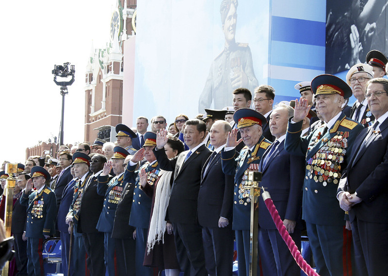 习近平出席俄罗斯纪念卫国战争胜利70周年庆典