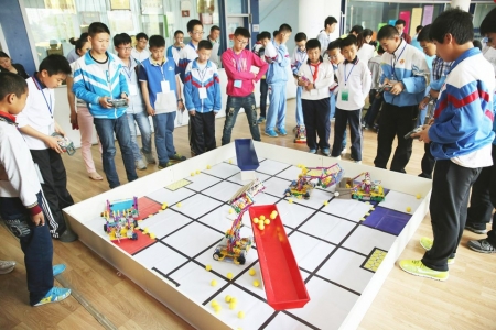 青少年机器人竞赛 “玩”出来的创意