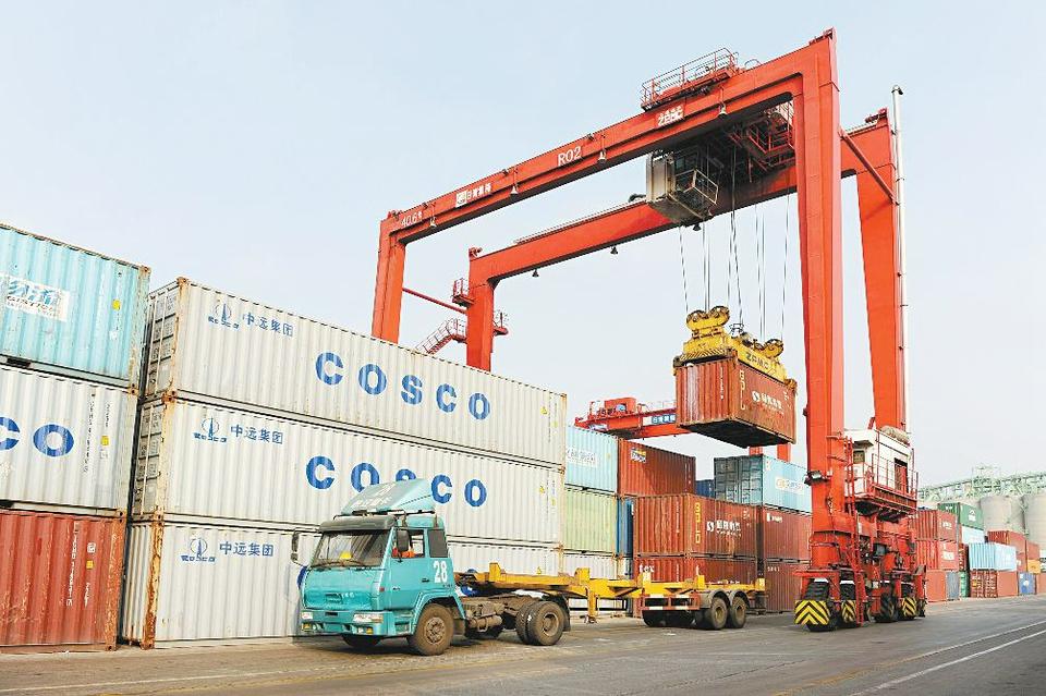 前7个月全市港口集装箱货物同比增长15%