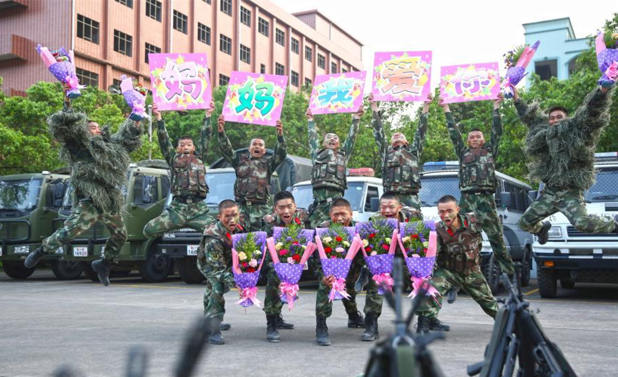 边防官兵给母亲献赤子“情书”