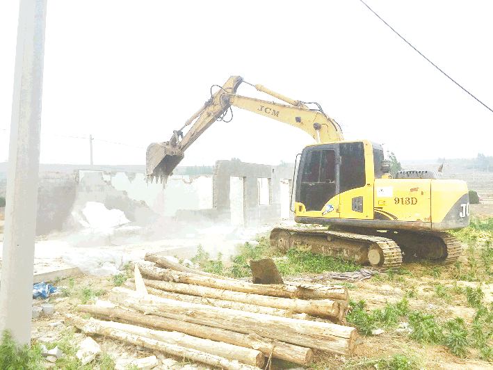 拆违建打造水清岸绿美丽乡村