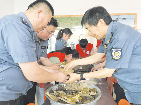 浓浓粽香情 关爱暖人心