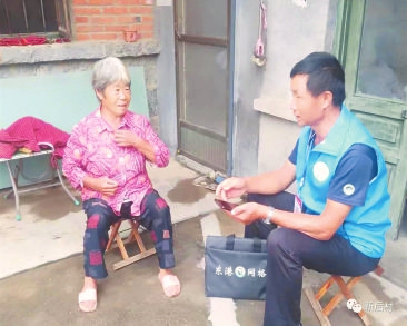 “串门家访”暖民心