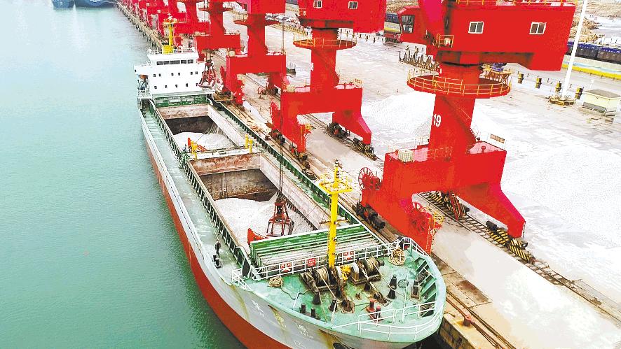 日照港大宗散货业务再添新货种