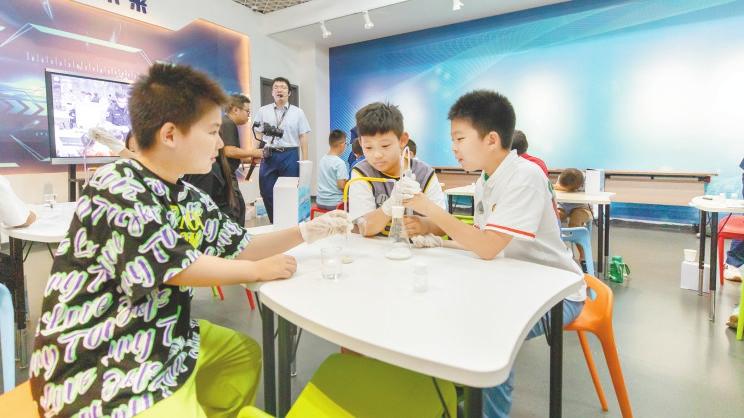 科学课上“探秘火焰”