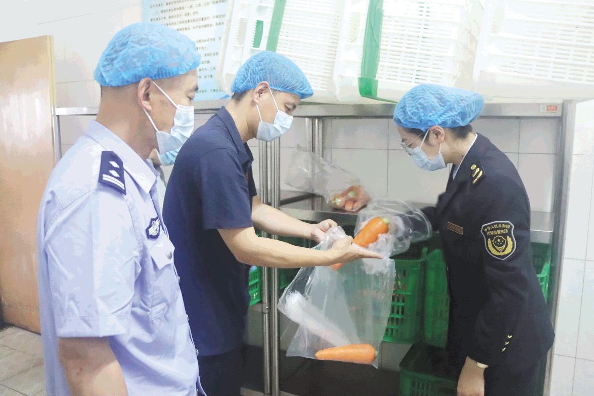 部门联动守护校园食品安全