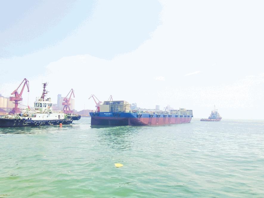 日照海关全力保障最大无动力驳船出口运营