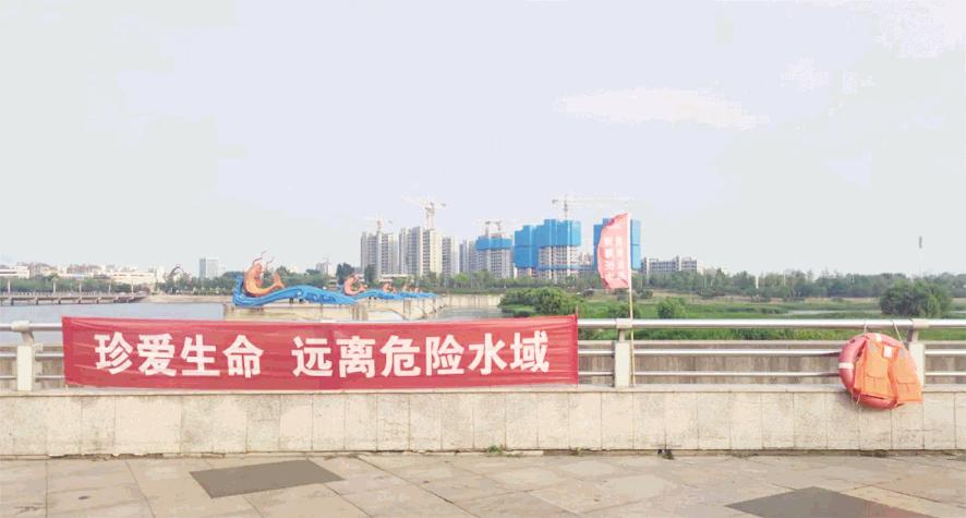 93根“救命竿”守护游客平安