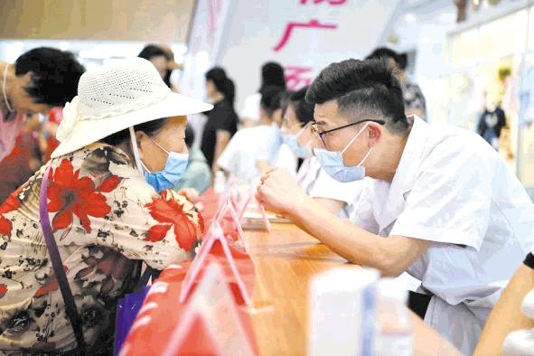 健康义诊进社区