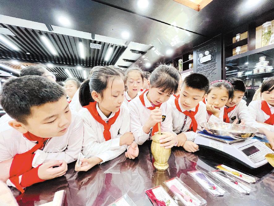 “唤绿之旅”进古城