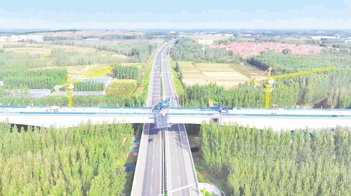 潍宿高铁跨高速连续梁成功合龙