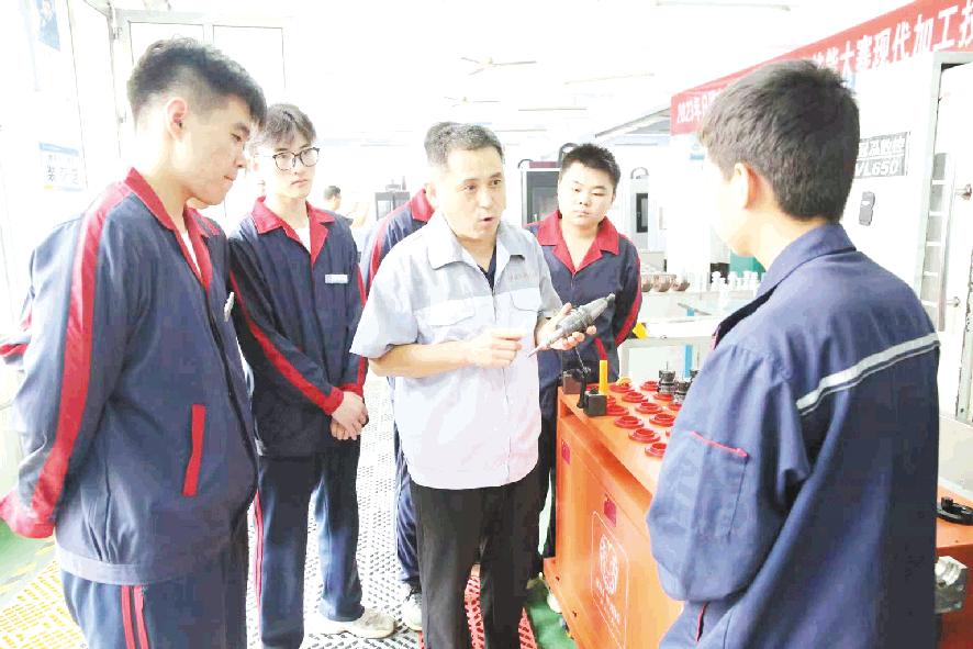 “订单班”模式让学生学校企业三赢