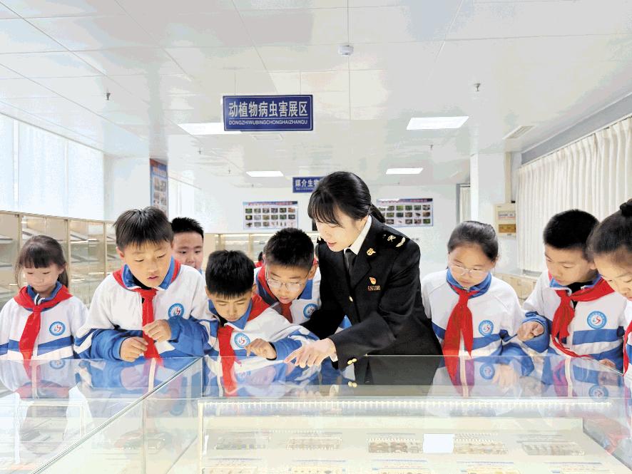 “唤绿之旅”走进科普教育基地