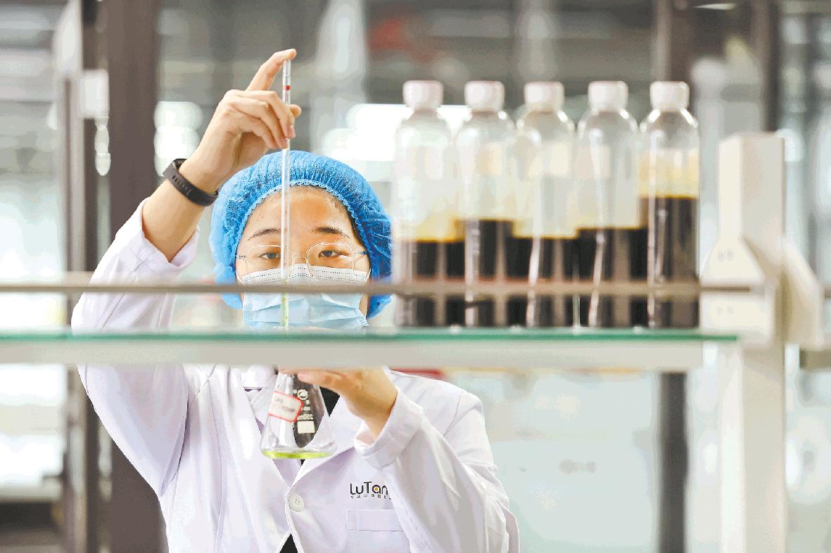 营造产业集聚“强磁场”