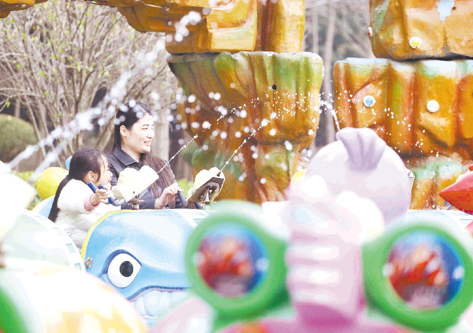 周末经济旺 游园活力足