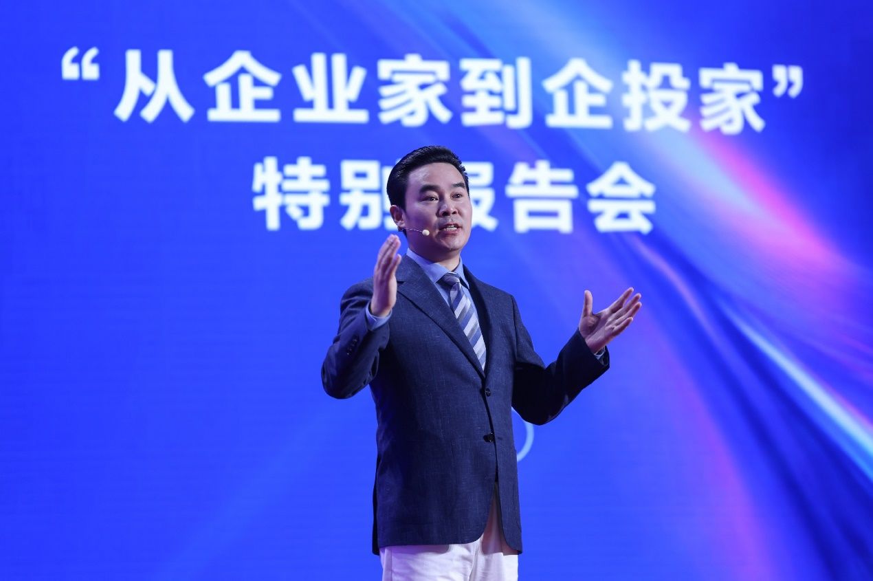 天九企服总裁吕贵北京重磅演讲：民企破局，左手“深挖井”，右手“广布局”！