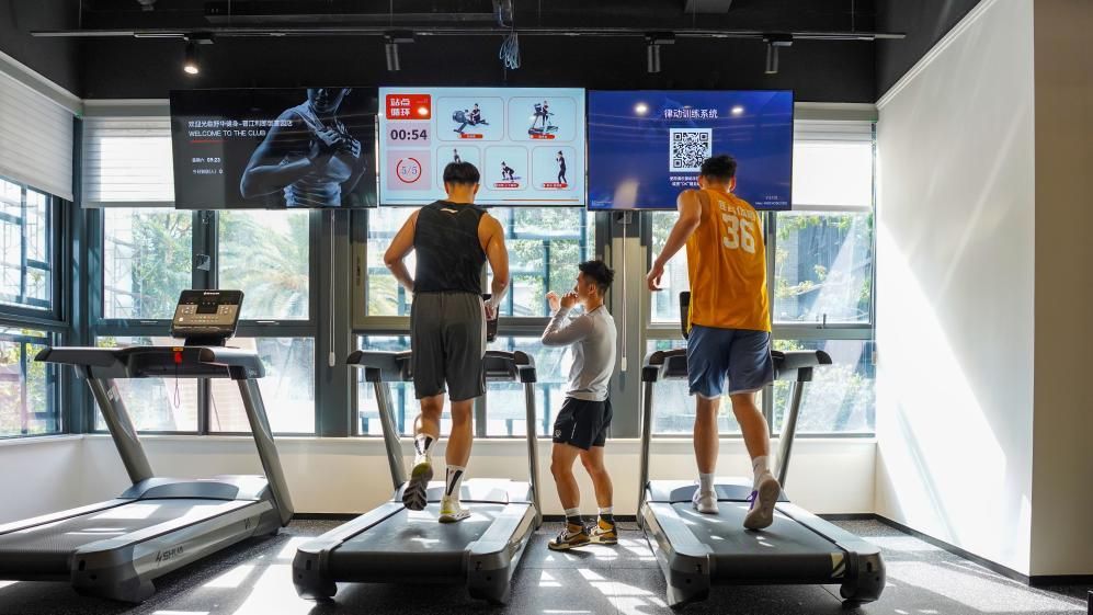 舒淇野性豹纹大片封神汤唯春日型格国内时装周轮番呈现