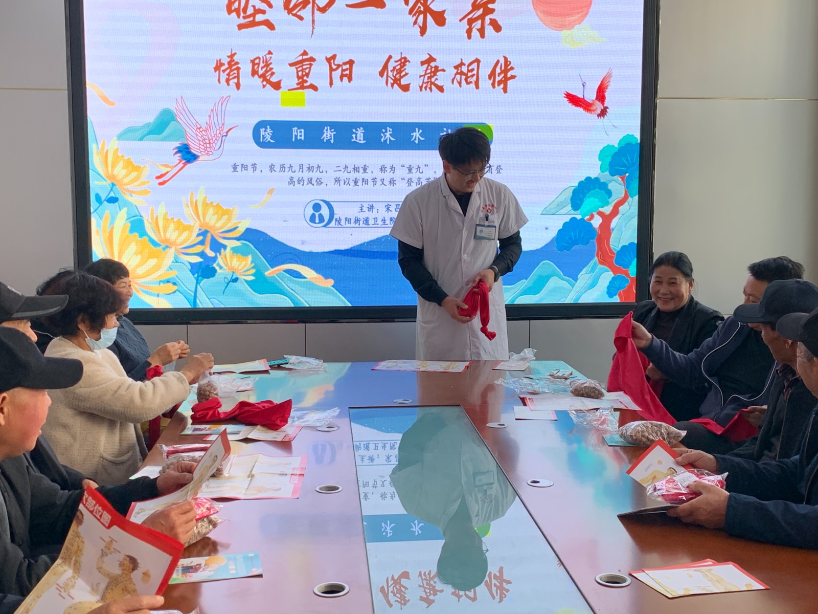 1761809730058008155.jpg 陵阳街道沭水社区:重阳健康活动暖人心,睦邻情谊漾金秋 (2).jpg