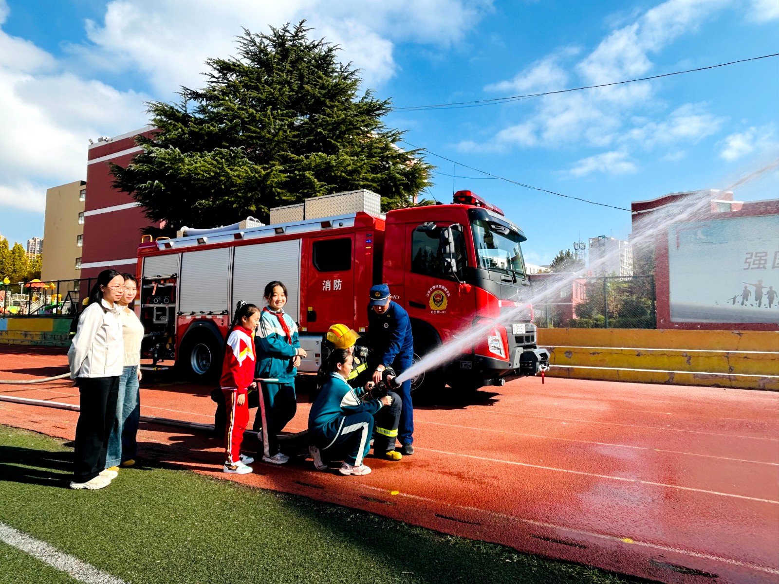 日照凤凰小学消防日2 (1).jpg