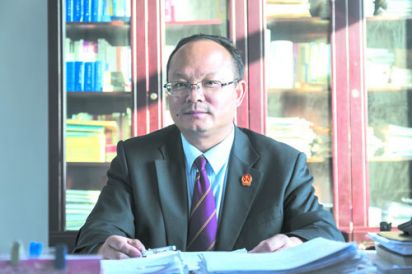 王海宏：“庄户”法庭的亲民法官