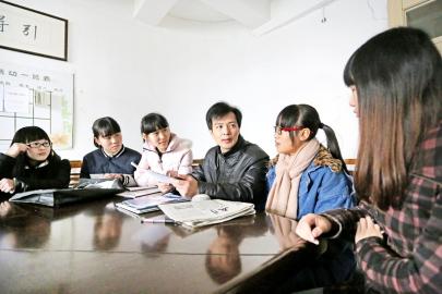 青年作家同大学生座谈交流