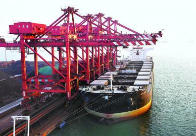2014年全市港口货物吞吐量完成3.53亿吨