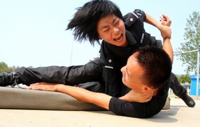 《记者走基层》储晶君：警中“霸王花”