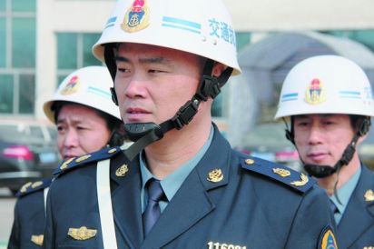 岚山区交通运输行政执法人员集体换装
