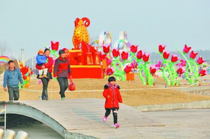 奥林匹克水上公园昨起亮灯