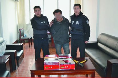 窃贼超市内盗窃终被抓获
