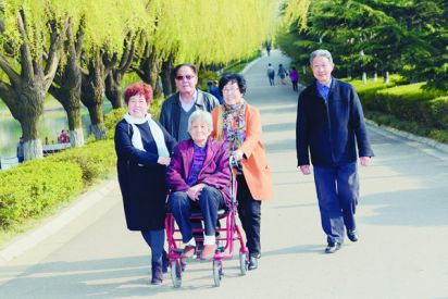 老党员感受港城巨变
