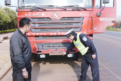遮挡号牌出“奇招”车内装开关可控制