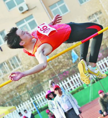 第五届市运会青少年组田径比赛开赛