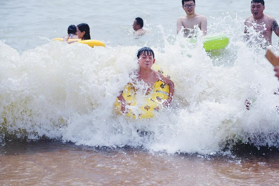 戏浪