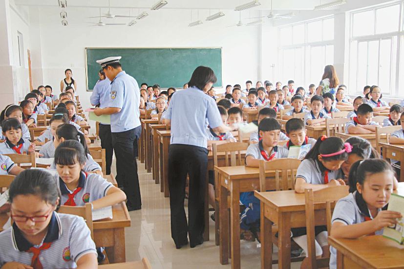 连云港路小学开展开学“安全第一课”