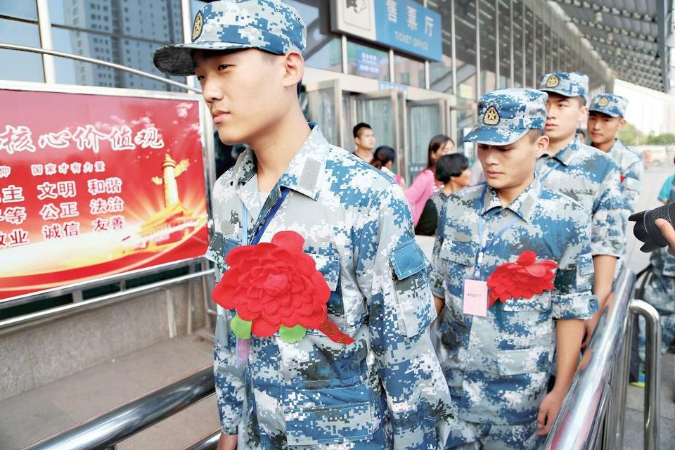 145 名新兵赴军营