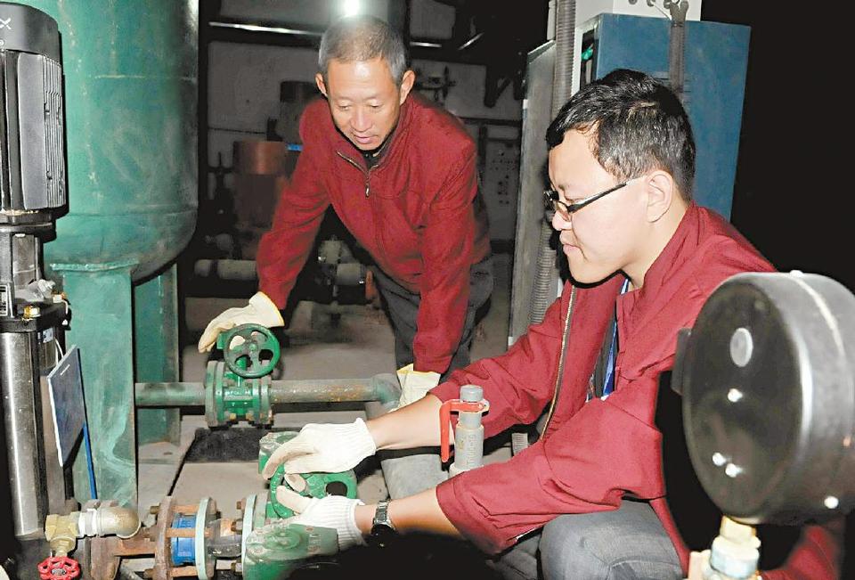 日照冬季供暖直管小区开始注水打压