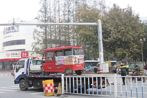 禁行区域扩大首日120 辆车被查