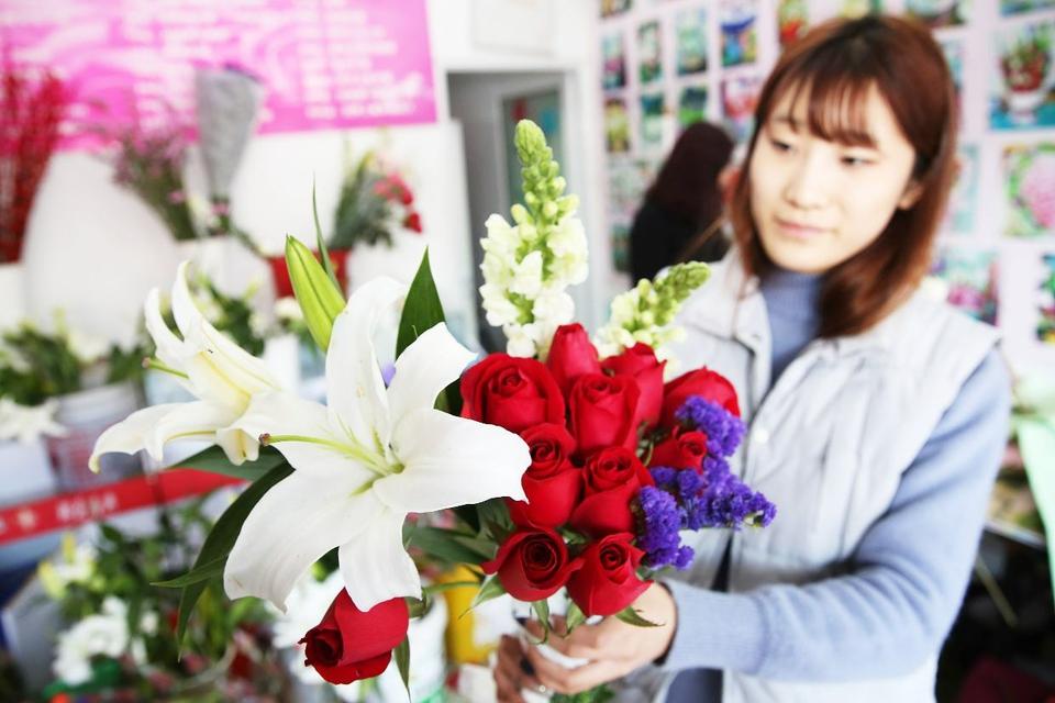 小莲村：带刺玫瑰花更娇