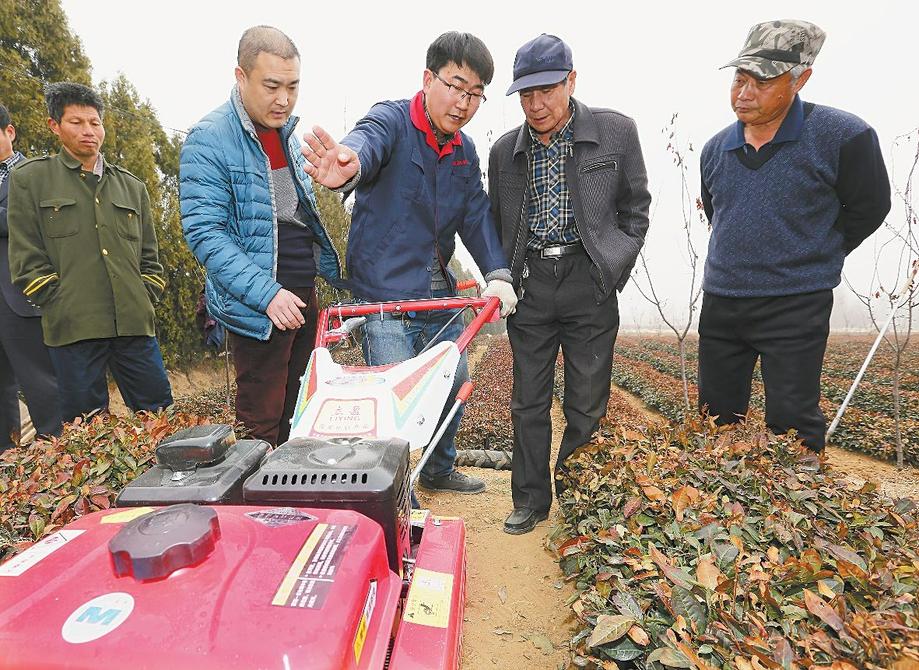 农机助力茶园管理