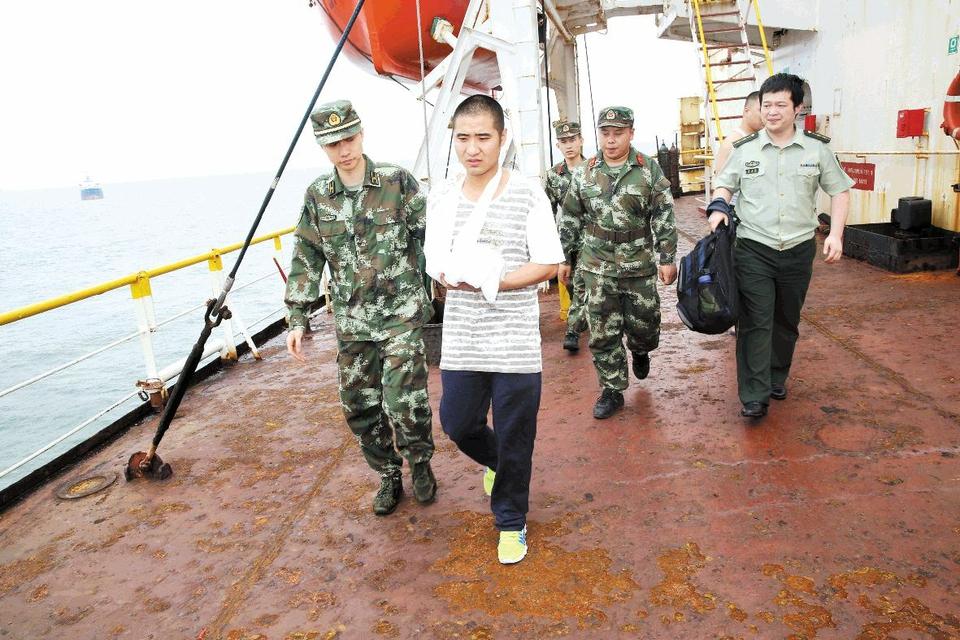 海上救助受伤船员