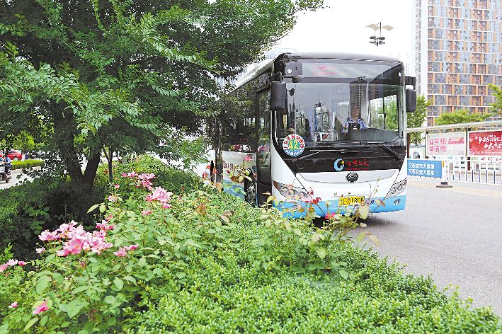 我市100台纯电动公交车上路运营