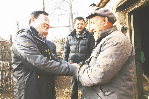 春节慰问　情暖农家