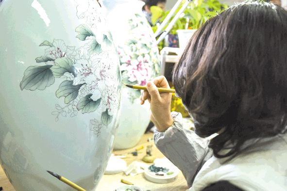 地市党报聚焦让非遗文化斑斓绽放