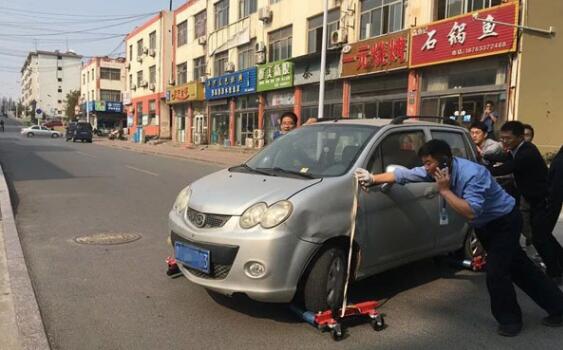 文明停车，石臼动“真格”