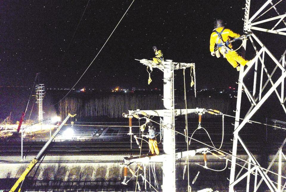 青盐铁路日照段电力线迁移改建完成