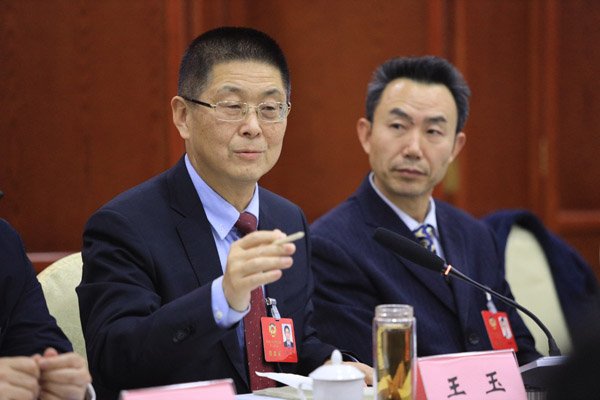 市政协委员分组讨论《政府工作报告》