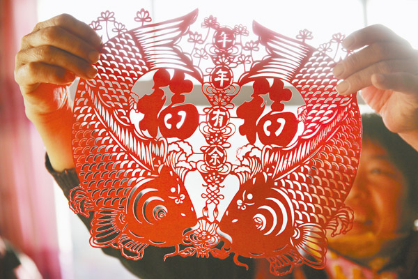 王淑文:剪窗花 送祝福